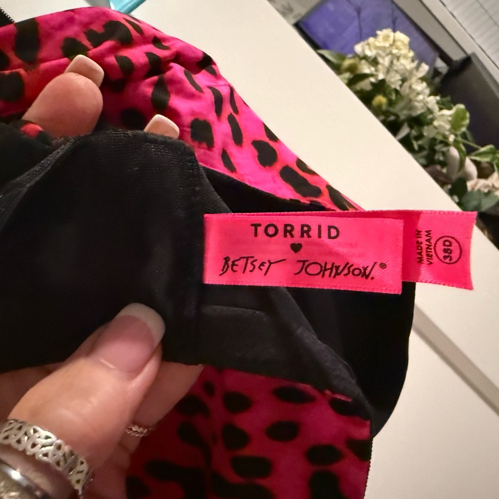 Vibrant Pink and Black Leopard Print Bra - Picture 3 of 3